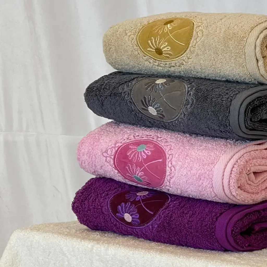 منشفه مصري 70*130 مطرز 